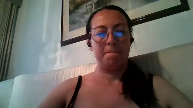 Lauryn Jones online show from 04/05/26, 10:40