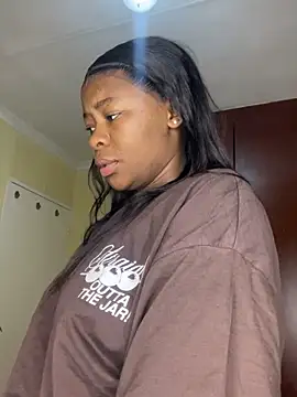 Snapshot of MiyaXo2 chatting on 12/22/25, 02:08 MiyaXo2 online show from 12/22/25, 02:08