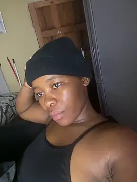 Snapshot of MiyaXo2 chatting on 03/18/26, 09:18 MiyaXo2 online show from 03/18/26, 09:18