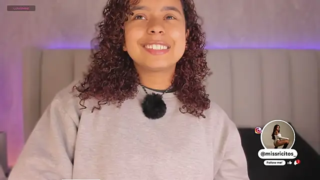 LaraCurls online show from 11/21/25, 11:53