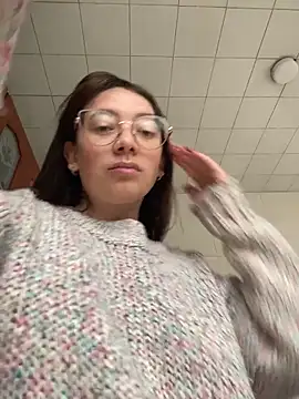 Snapshot of Engel_fiiree chatting on 11/01/25, 12:18 Engel fiiree online show from 11/01/25, 12:18