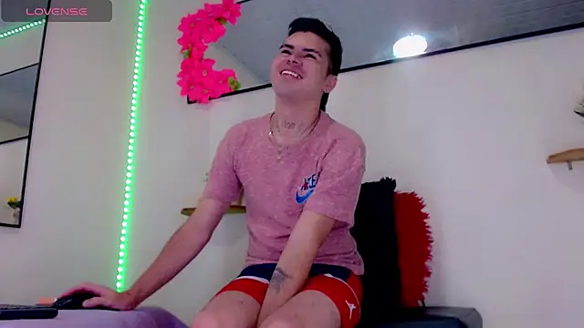 Sebastian Loaiza online show from 12/15/25, 01:04