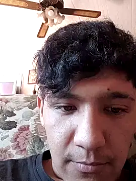 Snapshot of Elpichulotote20 chatting on 03/31/26, 04:18 Elpichulotote20 online show from 03/31/26, 04:18