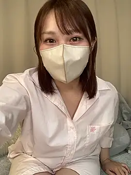 Snapshot of reika33 chatting on 05/15/26, 12:12 reika33 online show from 05/15/26, 12:12