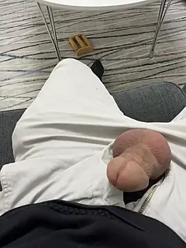 Snapshot of saban_akdogan chatting on 11/22/25, 12:53 saban akdogan online show from 11/22/25, 12:53