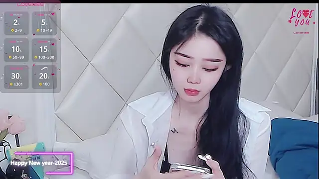 Snapshot of YAOYAO-2025 chatting on 02/20/26, 05:57 YAOYAO-2025 online show from 02/20/26, 05:57