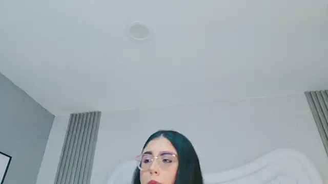 ScarlettPetrova online show from 04/26/26, 11:52