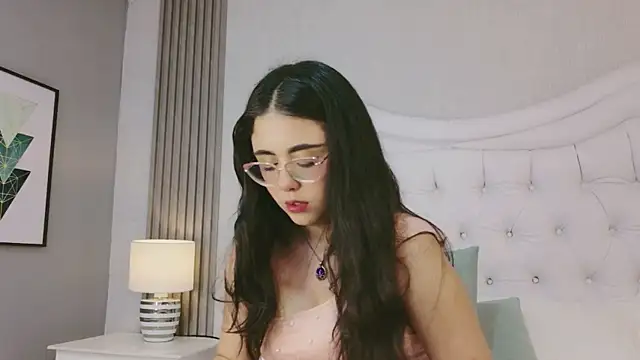 ScarlettPetrova online show from 05/11/26, 04:15