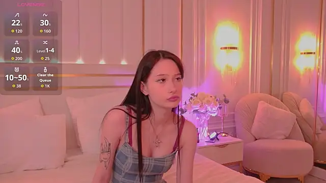 Snapshot of GladysMoore chatting on 11/03/25, 02:40 GladysMoore online show from 11/03/25, 02:40