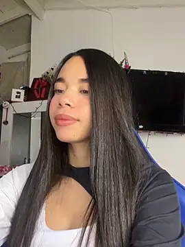 Snapshot of Milleradhara24 chatting on 12/16/25, 03:11 Milleradhara24 online show from 12/16/25, 03:11