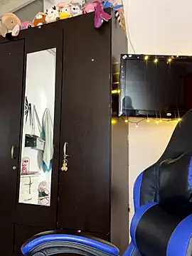 Snapshot of Milleradhara24 chatting on 01/10/26, 08:32 Milleradhara24 online show from 01/10/26, 08:32