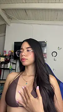 Snapshot of Milleradhara24 chatting on 02/15/26, 06:59 Milleradhara24 online show from 02/15/26, 06:59