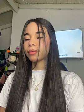 Snapshot of Milleradhara24 chatting on 02/25/26, 07:23 Milleradhara24 online show from 02/25/26, 07:23