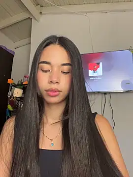 Snapshot of Milleradhara24 chatting on 02/26/26, 11:26 Milleradhara24 online show from 02/26/26, 11:26