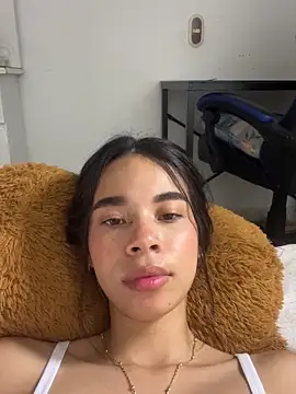 Snapshot of Milleradhara24 chatting on 02/28/26, 10:33 Milleradhara24 online show from 02/28/26, 10:33