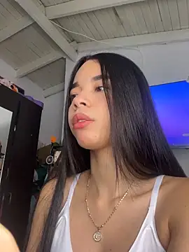 Snapshot of Milleradhara24 chatting on 03/10/26, 01:10 Milleradhara24 online show from 03/10/26, 01:10