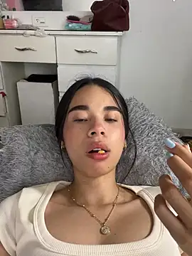 Snapshot of Milleradhara24 chatting on 03/11/26, 01:33 Milleradhara24 online show from 03/11/26, 01:33