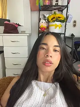 Snapshot of Milleradhara24 chatting on 03/21/26, 08:12 Milleradhara24 online show from 03/21/26, 08:12