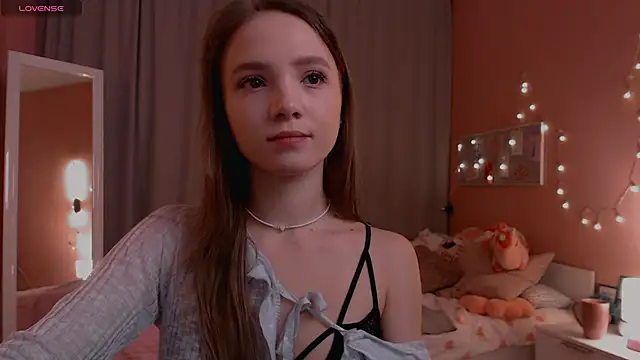 Snapshot of Adria_Arjona chatting on 01/07/26, 07:33 Adria Arjona online show from 01/07/26, 07:33