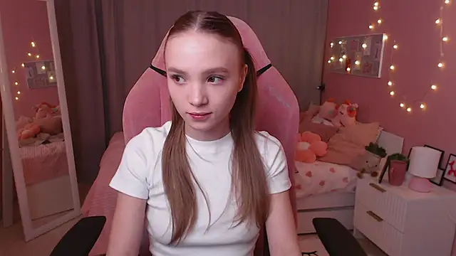 Snapshot of Adria_Arjona chatting on 01/14/26, 07:36 Adria Arjona online show from 01/14/26, 07:36