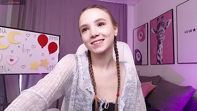 Snapshot of Adria_Arjona chatting on 01/16/26, 07:34 Adria Arjona online show from 01/16/26, 07:34