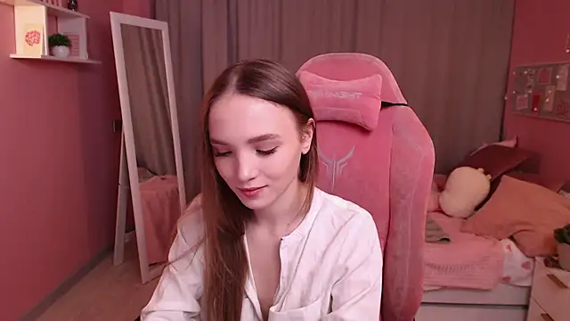 Snapshot of Adria_Arjona chatting on 02/06/26, 07:34 Adria Arjona online show from 02/06/26, 07:34