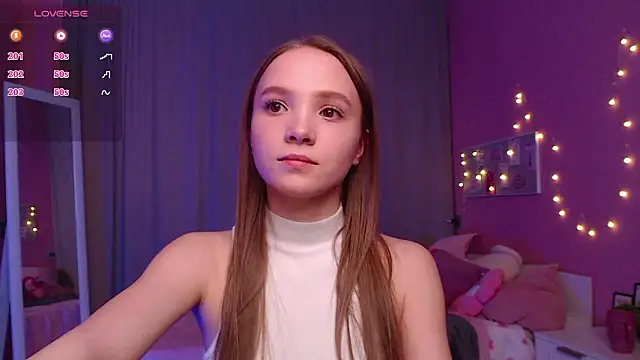 Snapshot of Adria_Arjona chatting on 03/05/26, 07:37 Adria Arjona online show from 03/05/26, 07:37