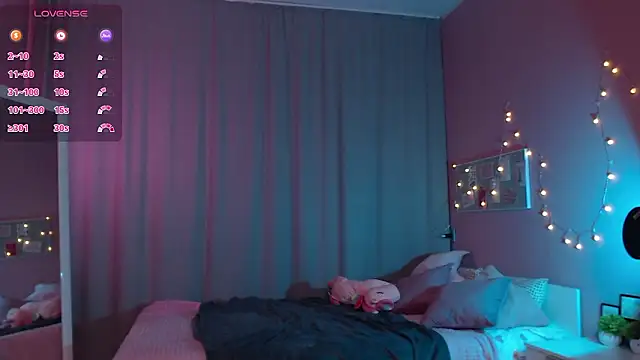 Snapshot of Adria_Arjona chatting on 03/14/26, 07:36 Adria Arjona online show from 03/14/26, 07:36