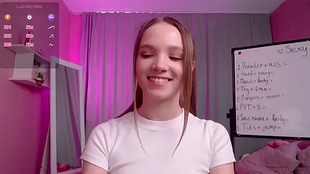 Snapshot of Adria_Arjona chatting on 03/31/26, 07:42 Adria Arjona online show from 03/31/26, 07:42