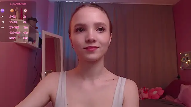 Snapshot of Adria_Arjona chatting on 04/11/26, 07:35 Adria Arjona online show from 04/11/26, 07:35