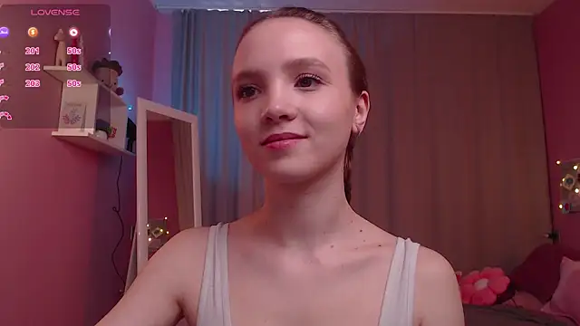 Snapshot of Adria_Arjona chatting on 04/11/26, 07:45 Adria Arjona online show from 04/11/26, 07:45