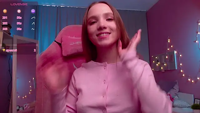 Snapshot of Adria_Arjona chatting on 04/16/26, 07:42 Adria Arjona online show from 04/16/26, 07:42