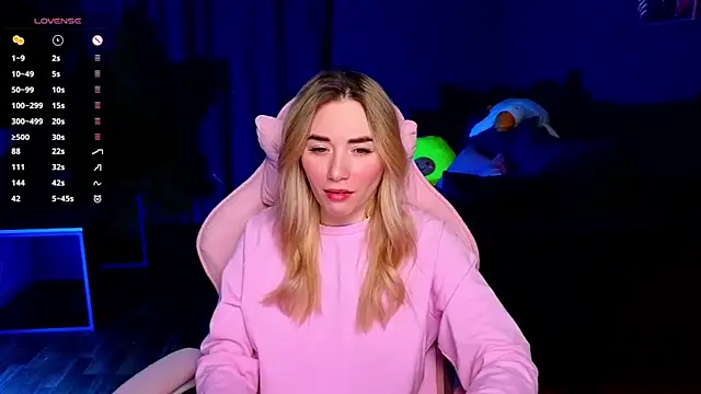 Snapshot of Rosie_Mac chatting on 02/17/26, 01:13 Rosie Mac online show from 02/17/26, 01:13