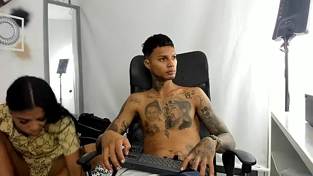 YuleimysAndAlex online show from 11/23/25, 03:06