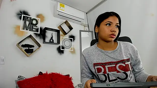 YuleimysAndAlex online show from 12/03/25, 03:47