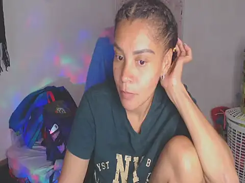 shayna cute online show from 06/05/26, 06:52