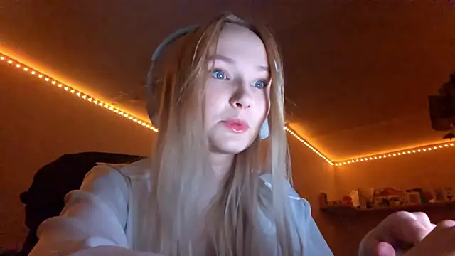 Snapshot of KarinRobertson chatting on 11/10/25, 05:34 KarinRobertson online show from 11/10/25, 05:34