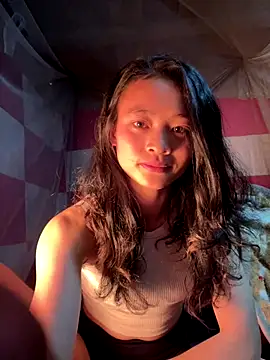 Snapshot of Li_ve chatting on 12/18/25, 02:50 Li ve online show from 12/18/25, 02:50