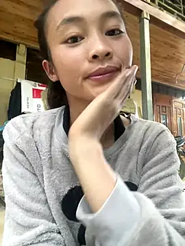 Snapshot of Li_ve chatting on 12/22/25, 10:01 Li ve online show from 12/22/25, 10:01