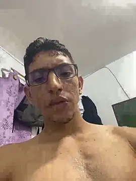 Snapshot of johnvixx chatting on 11/29/25, 04:15 johnvixx online show from 11/29/25, 04:15