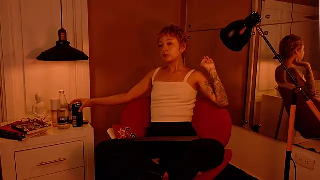 Snapshot of Raven444 chatting on 11/07/25, 10:21 Raven444 online show from 11/07/25, 10:21