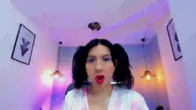 Snapshot of zoe-moreau chatting on 04/07/26, 07:25 zoe-moreau online show from 04/07/26, 07:25