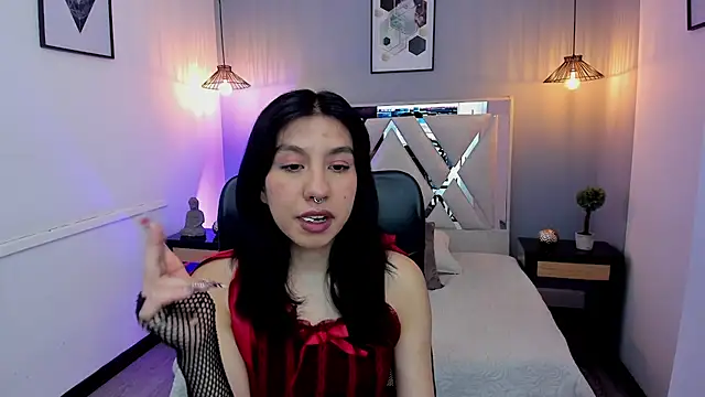 Snapshot of zoe-moreau chatting on 04/11/26, 07:18 zoe-moreau online show from 04/11/26, 07:18