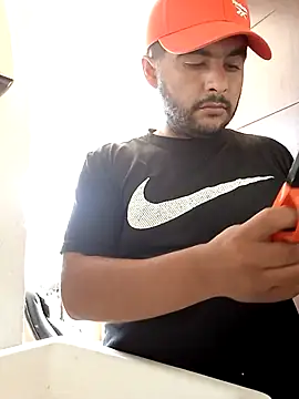 Snapshot of Yerackhip chatting on 11/14/25, 09:35 Yerackhip online show from 11/14/25, 09:35