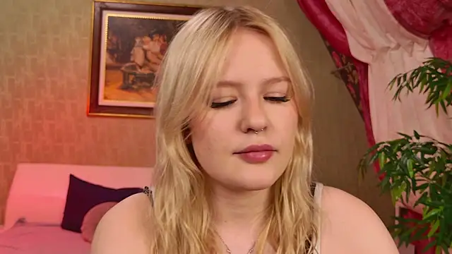 Mila wxw online show from 11/28/25, 12:19