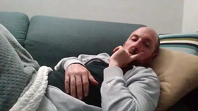 Snapshot of luca_beech88 chatting on 04/28/26, 06:57 luca beech88 online show from 04/28/26, 06:57