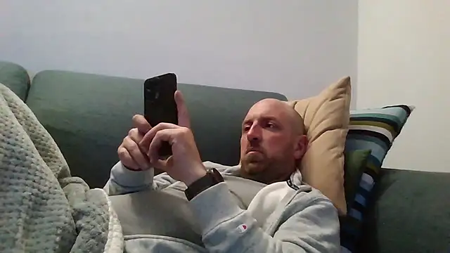 Snapshot of luca_beech88 chatting on 04/30/26, 06:03 luca beech88 online show from 04/30/26, 06:03