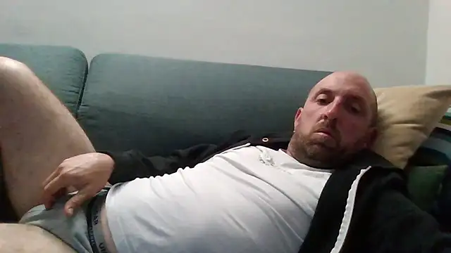 Snapshot of luca_beech88 chatting on 05/05/26, 07:11 luca beech88 online show from 05/05/26, 07:11