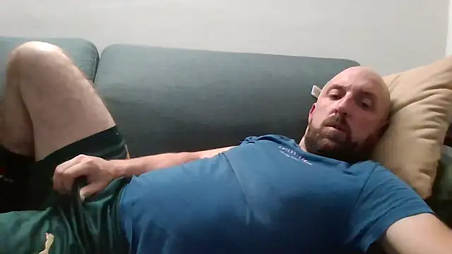 Snapshot of luca_beech88 chatting on 05/15/26, 06:26 luca beech88 online show from 05/15/26, 06:26
