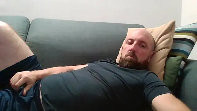 Snapshot of luca_beech88 chatting on 05/19/26, 06:25 luca beech88 online show from 05/19/26, 06:25
